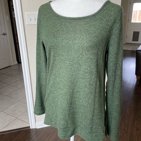 Green sweater top - Picture 1 of 3